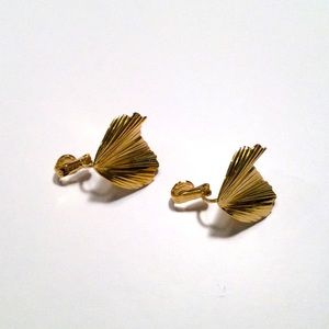 Vintage Trifari Wavy Fan Gold Tone Clip On Earrings